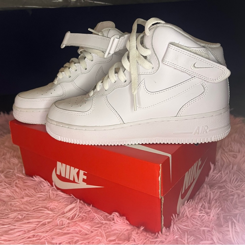 💎 VERY lightly Worn Nike GS Kids White Size 6 AF1